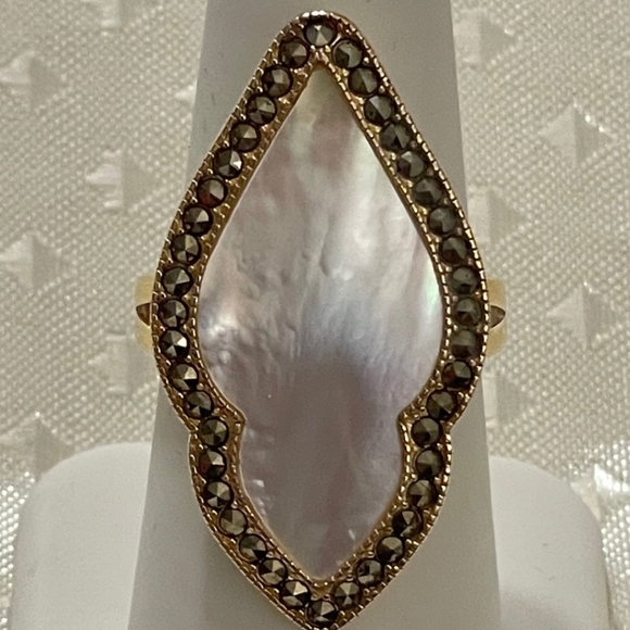 Vintage Style Mother of Pearl with Marcasites Ring 18k/925 Size 7! - Picture 2 of 14